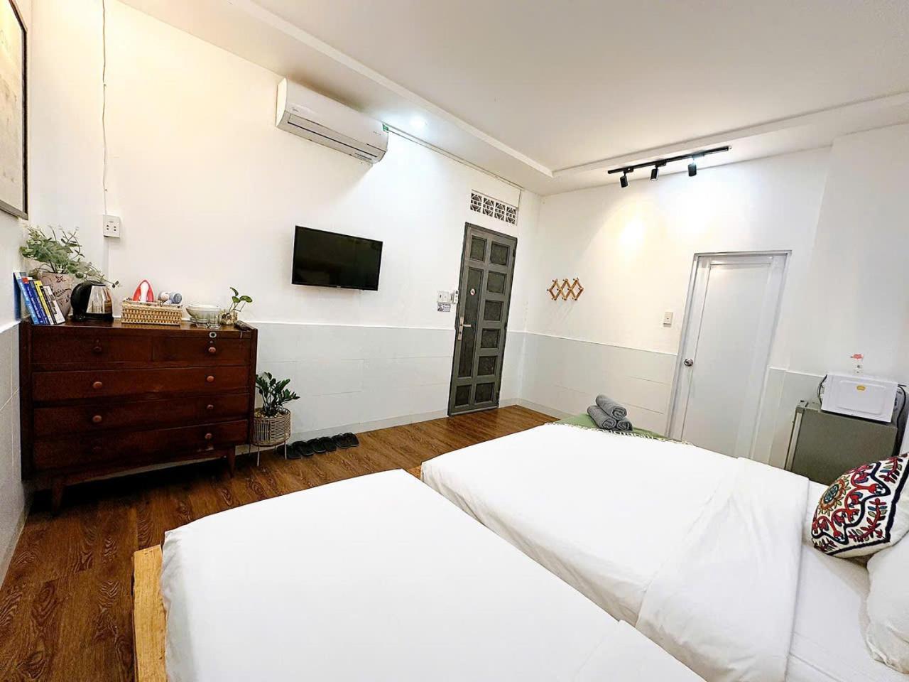 Отель The Maison In Saigon Хошимин Экстерьер фото